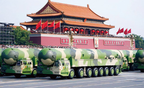 中国軍事パレードで披露された「DF41」