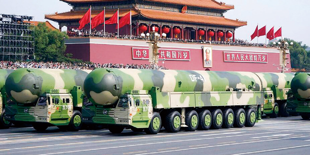 中国の軍事パレードで披露された「DF41」（核多弾頭ミサイル）