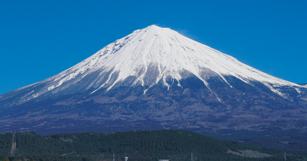 日蓮大聖人の御遺命たる「国立戒壇」建立の地「富士山」。中央正面の昿々たる勝地が天生原