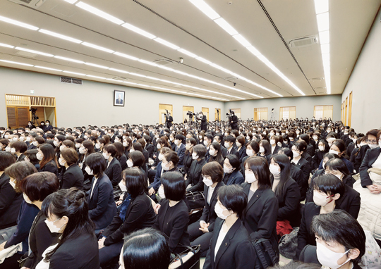 総幹部会に臨む顕正会幹部