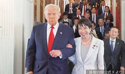 まるで銀座のママの「お見送り」のようだ