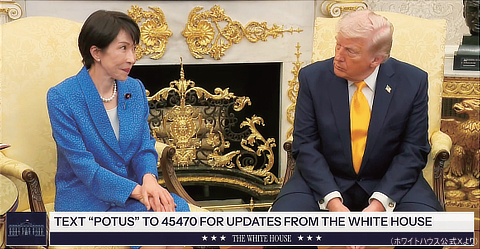 首脳会談では上目遣いでトランプ大統領を持ち上げた