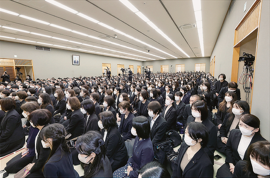総幹部会に臨む顕正会幹部