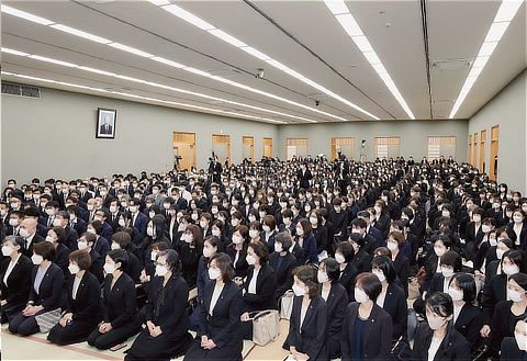 総幹部会に臨む顕正会幹部
