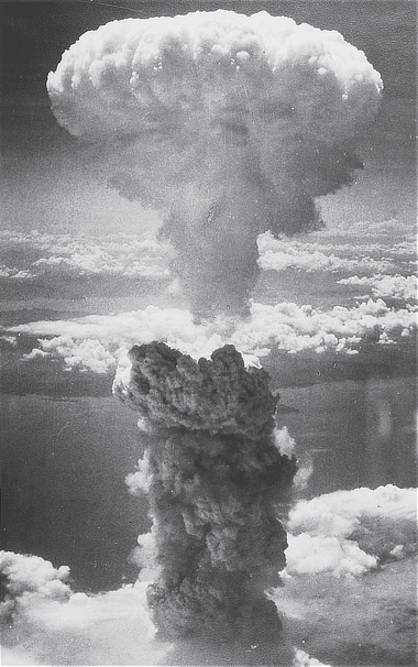 長崎に投下された原爆によるキノコ雲