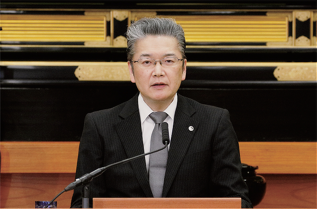 総幹部会で講演される浅井会長の写真