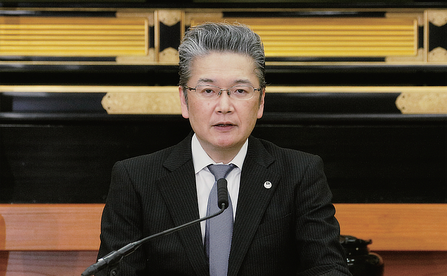 総幹部会で講演する浅井会長
